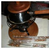 FONDUE POT & FORKS