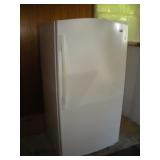 MAYTAG UPRIGHT FREEZER   115V