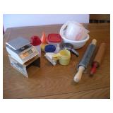 KITCHEN UTENCILS AND MEASURING CUPS