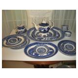 VINTAGE WILLOW PATTERN SERVERS AND DISHES