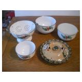 CHRISTMAS BOWLS - STRAINER AND PIE PAN