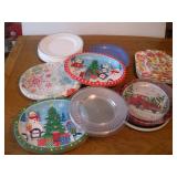 DISPOSABLE HOLIDAY SERVING PLATES