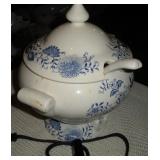 YANODENTO ELECTRIC SOUP TUREEN BLUE ONION DESIGN