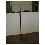 ADJUSTABLE T-SHIRT DISPLAY RACK