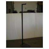 ADJUSTABLE T-SHIRT DISPLAY RACK