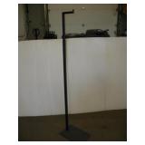 ADJUSTABLE T-SHIRT DISPLAY RACK