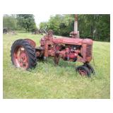 VINTAGE FARMALL FARM TRACTOR W/