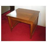 OAK END TABLE 28X24X22