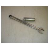 SNAPON 3/8 DRIVE 1/2 IN SOCKET AND SNAPON--