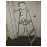 4 FT ALUMINUM STEP LADDER