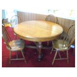 OAK DINING ROOM TABLE AND 4 CHAIRS