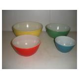 VINTAGE PYREX NESTING BOWL SET