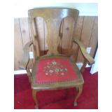 VINTAGE OAK CHAIR
