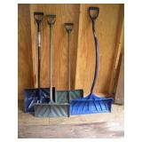 SNOW SHOVELS