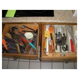 KITCHEN UTENCILS CONTENTS OF 2 DRAWERS