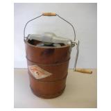 VINTAGE WHITE MOUNTAIN FREEZER ICE CREAM---