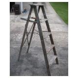 5FT WOODEN STEP LADDER