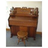 VINTAGE ESTEY ORGAN CO. PUMP ORGAN