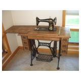 VINTAGE SINGER MODEL 66 'RED EYE' TREADLE---