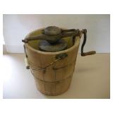 VINTAGE WHITE MOUNTAIN FREEZER ICE CREAM---