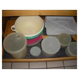 PLASTIC TUPPERWARE CONTENTS OF CABINET
