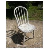 VINTAGE WOODEN CHAIR