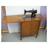 VINTAGE SINGER ELECTRIC SEWING MACHINE W/