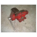 CRAFTSMAN  BENCH VISE W/ 4 1/2 IN JAW  12IN LONG