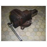 BENCH VISE W/ 4 IN JAW    12IN LONG