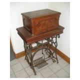 VINTAGE SINGER MODEL 12 'FIDDLE BASE' TREADLE--