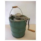 VINTAGE WHITE MOUNTAIN FREEZER ICE CREAM---