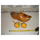 WOODEN DUTCH SHOE & MARACAS