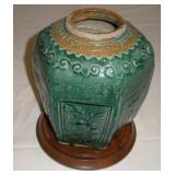 19TH CENTURY CHINESE GREEN GLAZED POTTERY JAR