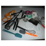 ASSORTED KITCHEN UTENCILS
