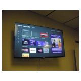 ROKU 40 INCH FLAT SCREEN TV W/ REMOTE