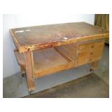 WOODEN WORK BENCH ON WHEELS 62X33X35