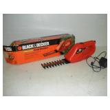 BLACK & DECKER CORDLESS HEDGE TRIMMER