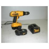 DEWALT 18V CORDLESS 1/2IN DRILL W/ 2 BATTERIES &--