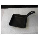 GRISWOLD CAST IRON SQUARE EGG SKILLET