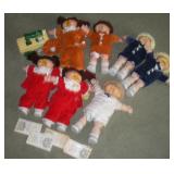 7 CABBAGE PATCH DOLLS & SEWING MACHINE