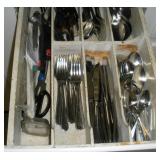 FLATWARE CONTENTS OF DRAWER