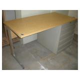 METAL FRAMED OFFICE DESK  60X29X29