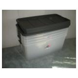 (5) STERLITE LARGE PLASTIC TOTES WITH LIDS 40 X