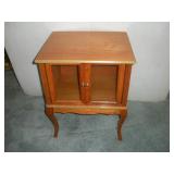 GLASS FRONT PINE END TABLE 19 X 16 X 24