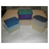 6 SMALL PLASTIC TOTES