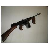 THOMPSON SUBMACHINE AIRSOFT GUN W/ DRUM MAG
