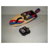 TYCO "SEA ARROW" RC BOAT W/ REMOTE & BATTERY - -