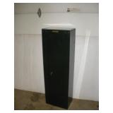 STACK ON 8 GUN SAFE W/ KEY 17X11X53