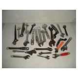 ADJUSTABLE WRENCHES - LARGEST 10 1N