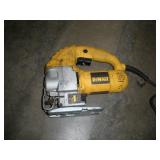 DEWALT SCROLL SAW W/ KEYLESS CHUCK